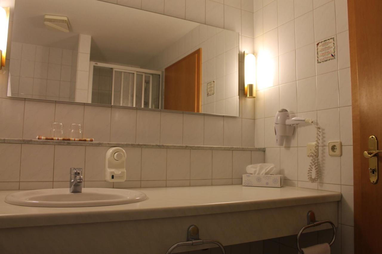 Landgasthof Hotel Zur Linde Im Taunus Gemünden Kültér fotó